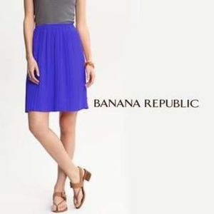 Banana republic pleated skirt